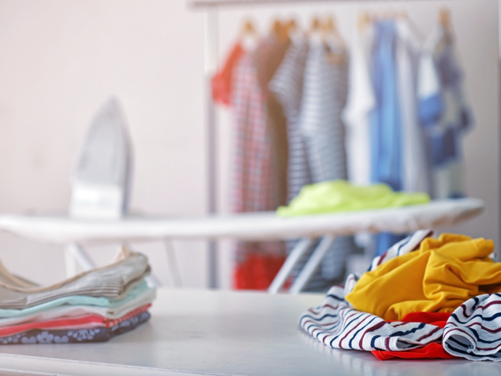 Wie oft wascht ihr? Bügeln nicht vergessen! Alles passt besser in den Schrank und sieht hübscher aus, wenn es gebügelt ist