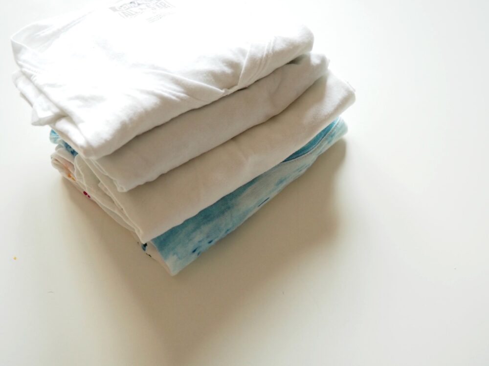 Kleine Shirtpäckchen wie Marie Kondo