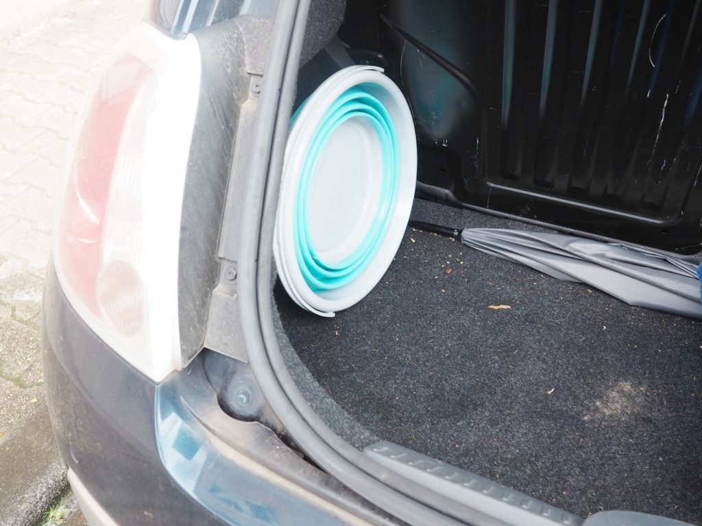 Platzspareimer im Auto